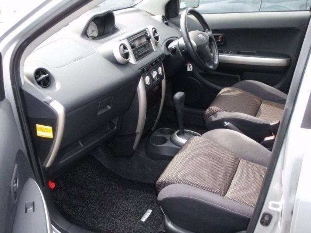 2002 Toyota ist