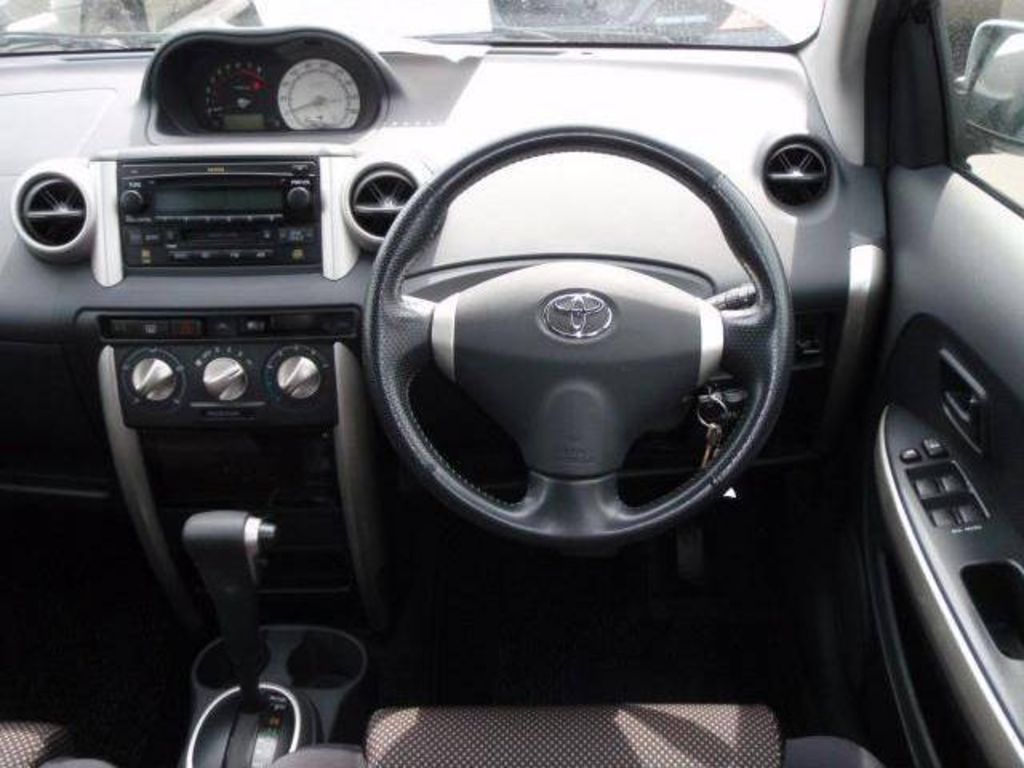 2002 Toyota ist
