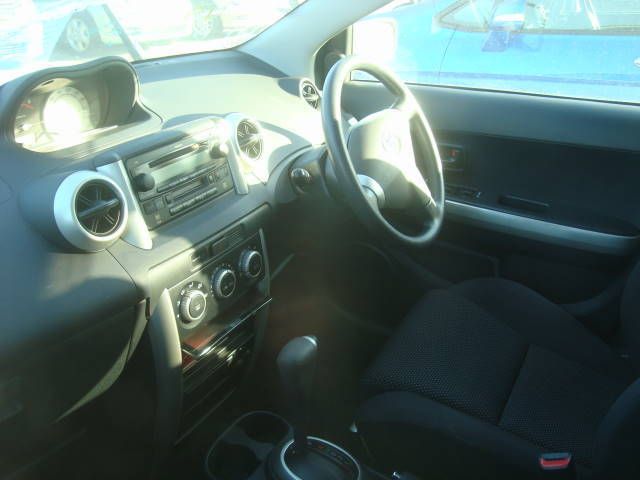 2002 Toyota ist