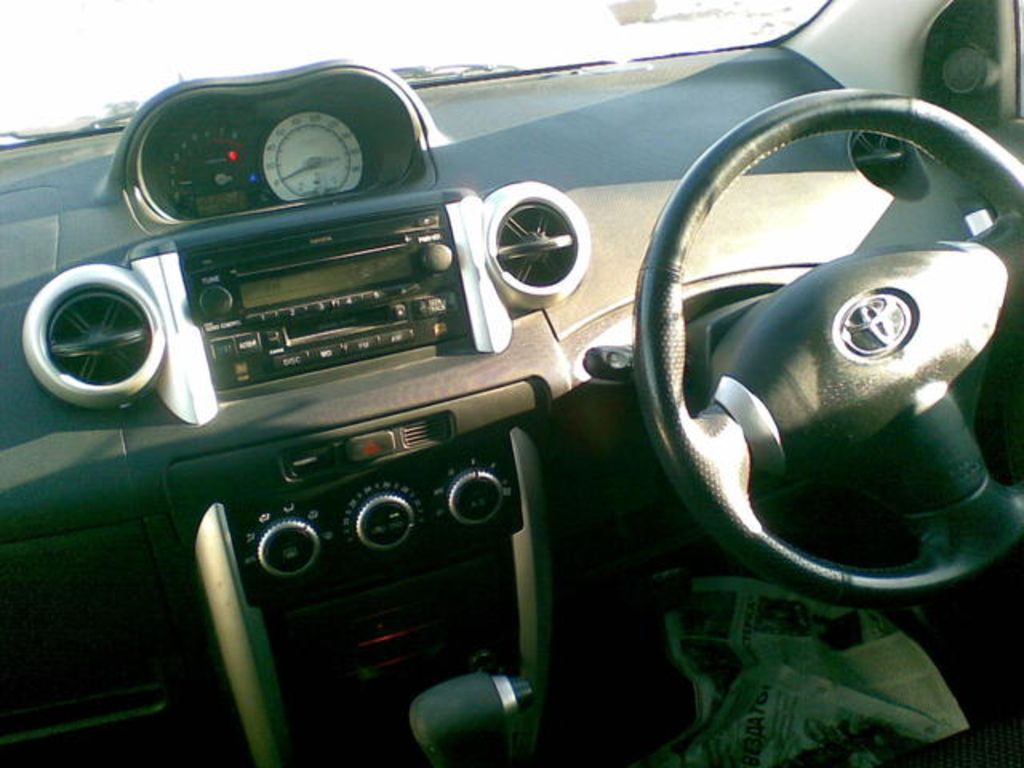 2002 Toyota ist