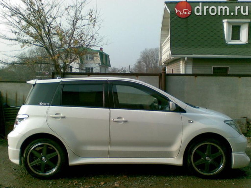 2002 Toyota ist