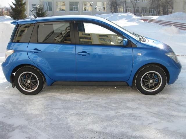 2002 Toyota ist
