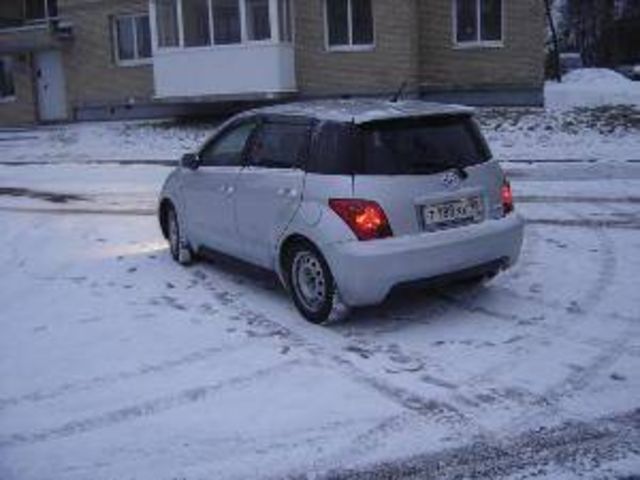 2002 Toyota ist
