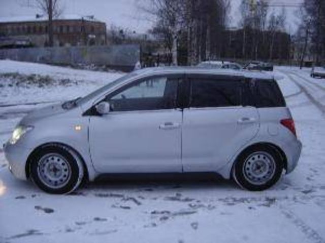 2002 Toyota ist