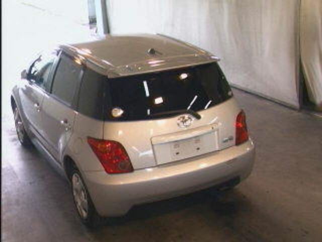 2002 Toyota ist