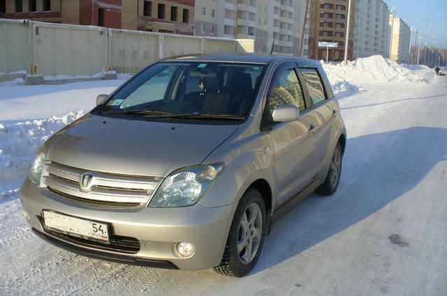 2002 Toyota ist