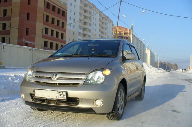 2002 Toyota ist