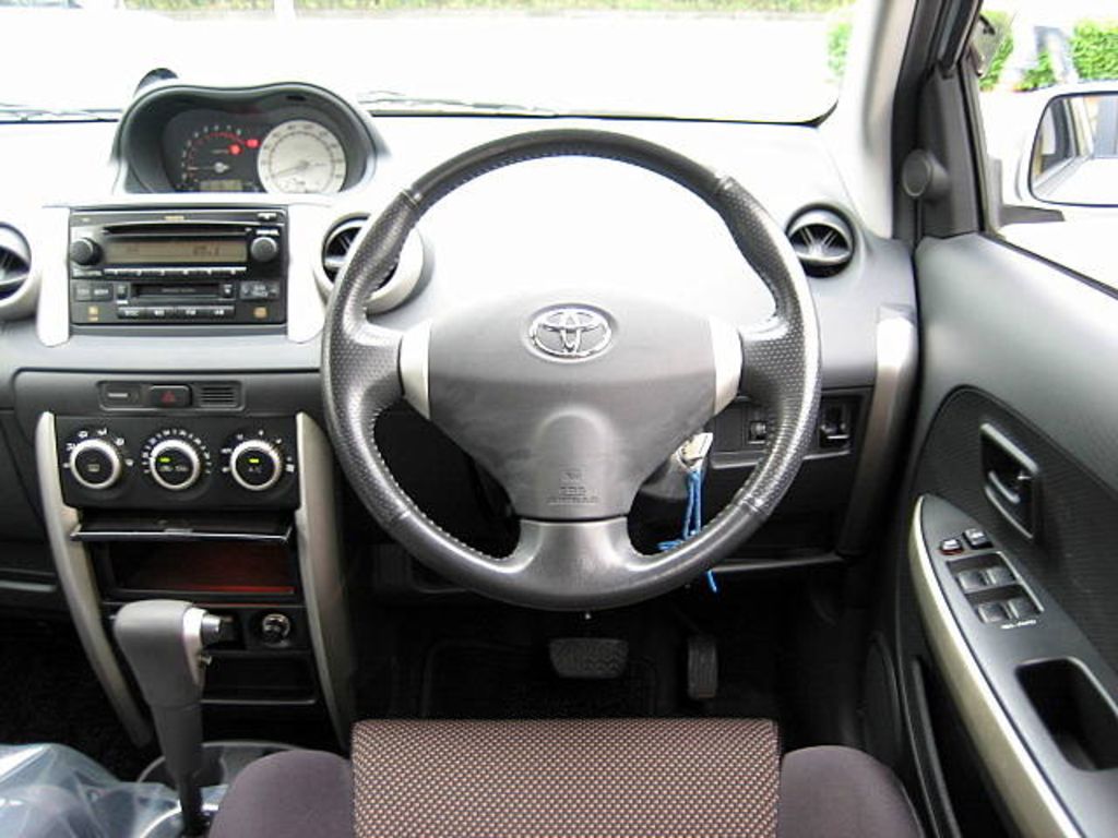 2002 Toyota ist