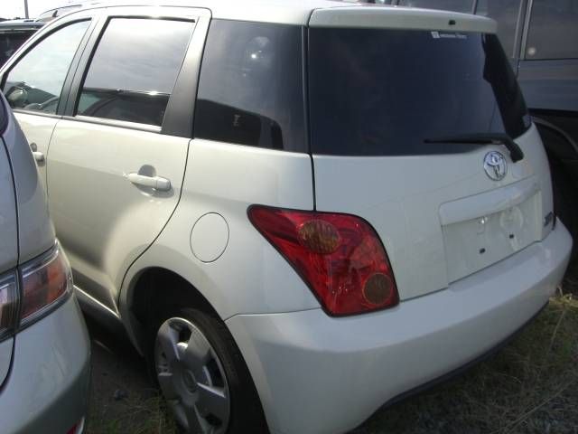 2002 Toyota ist