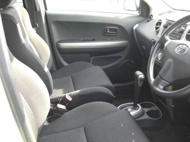 2002 Toyota ist