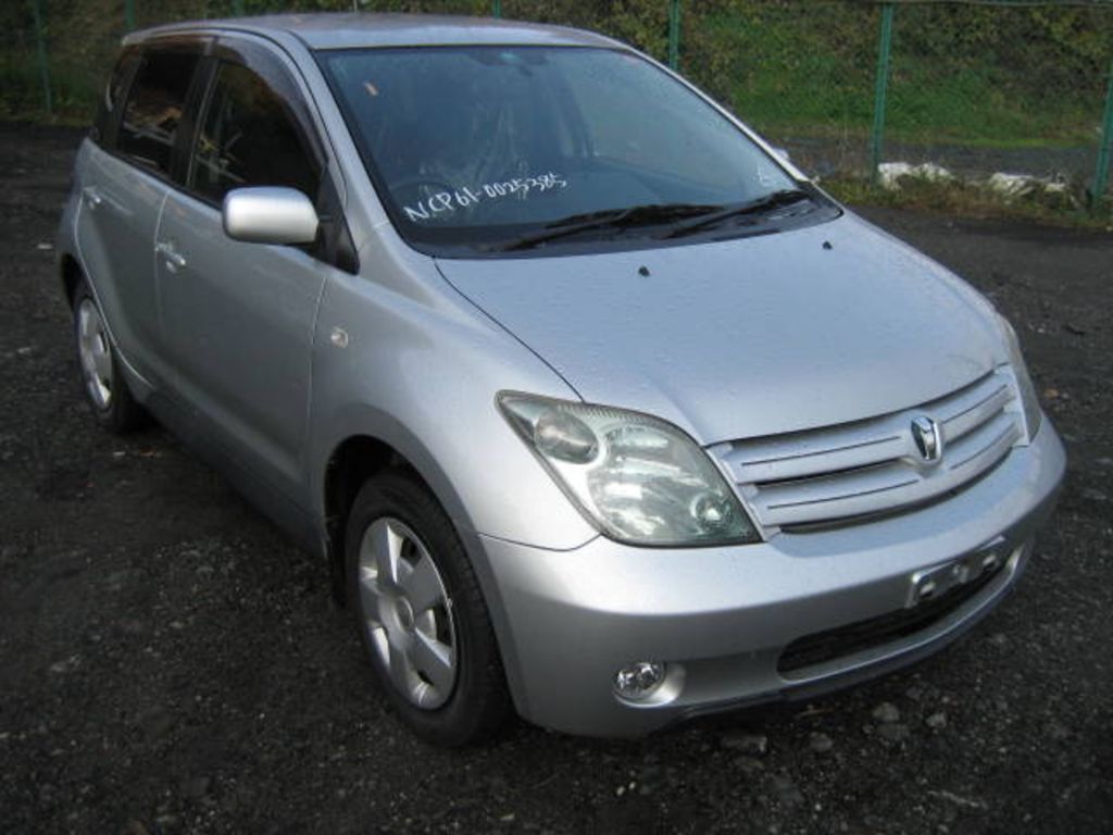 2002 Toyota ist