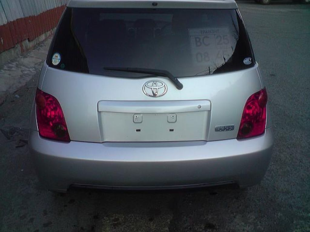 2002 Toyota ist