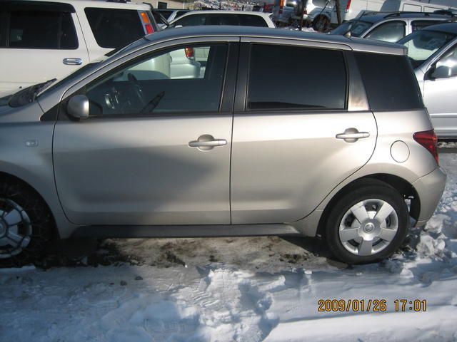 2002 Toyota ist