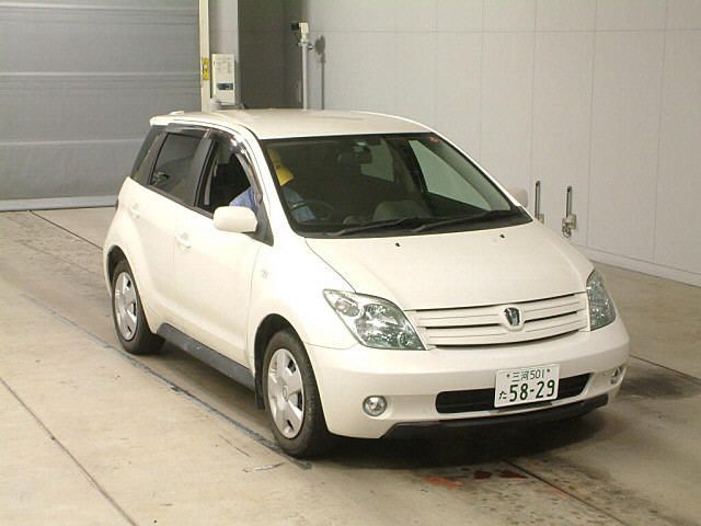 2002 Toyota ist