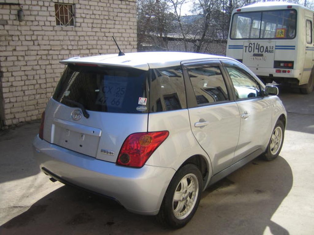 2002 Toyota ist