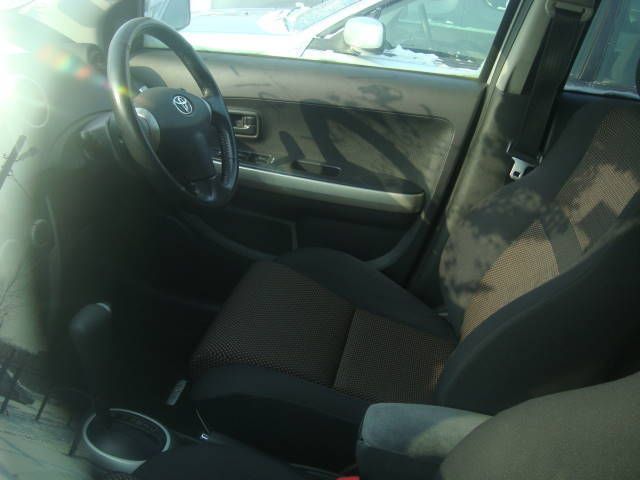 2002 Toyota ist