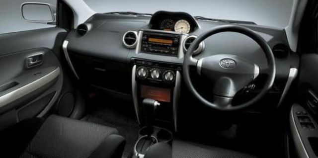 2002 Toyota ist