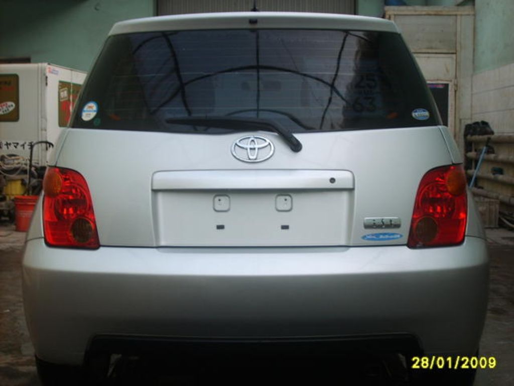 2002 Toyota ist