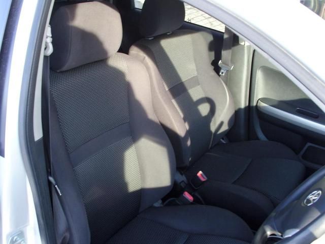 2002 Toyota ist