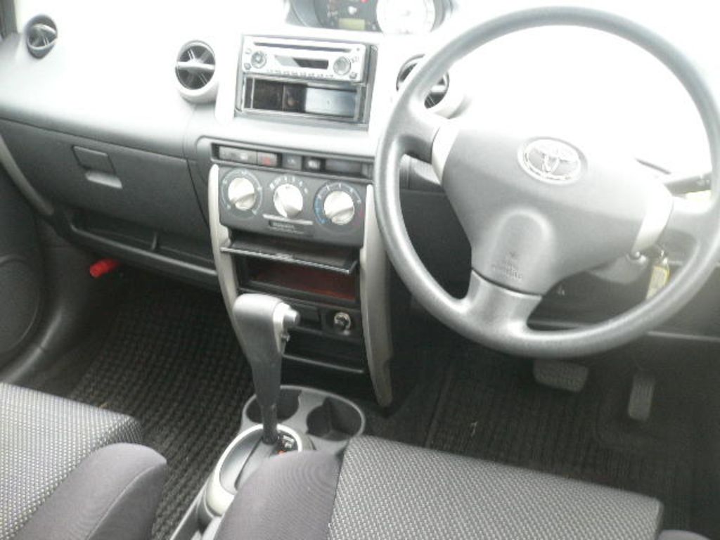 2002 Toyota ist
