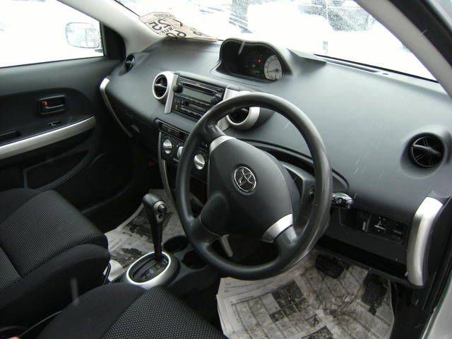 2002 Toyota ist