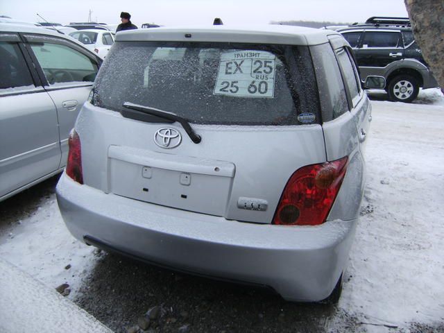 2002 Toyota ist