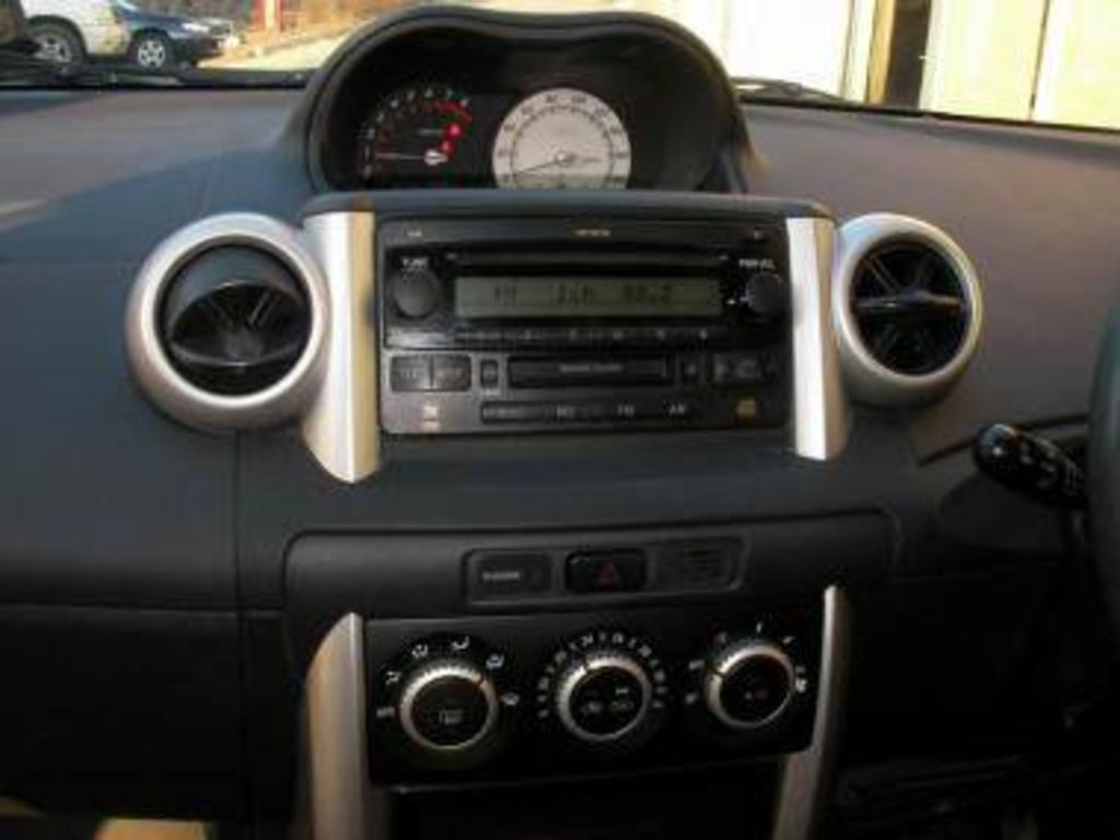 2002 Toyota ist