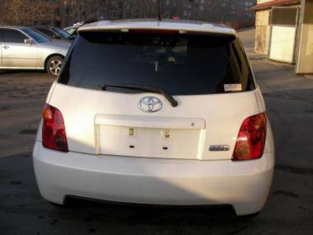2002 Toyota ist