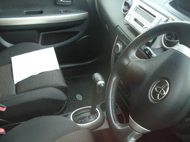 2002 Toyota ist