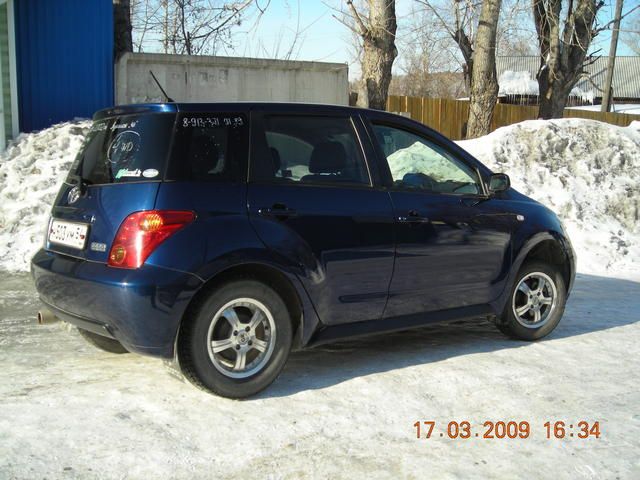 2002 Toyota ist