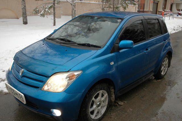 2002 Toyota ist