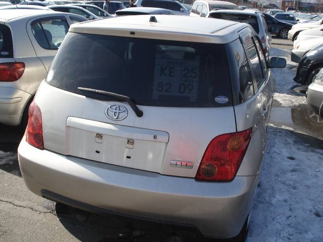 2002 Toyota ist