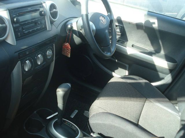 2002 Toyota ist