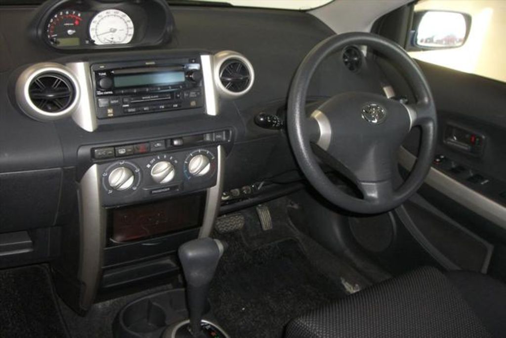 2002 Toyota ist