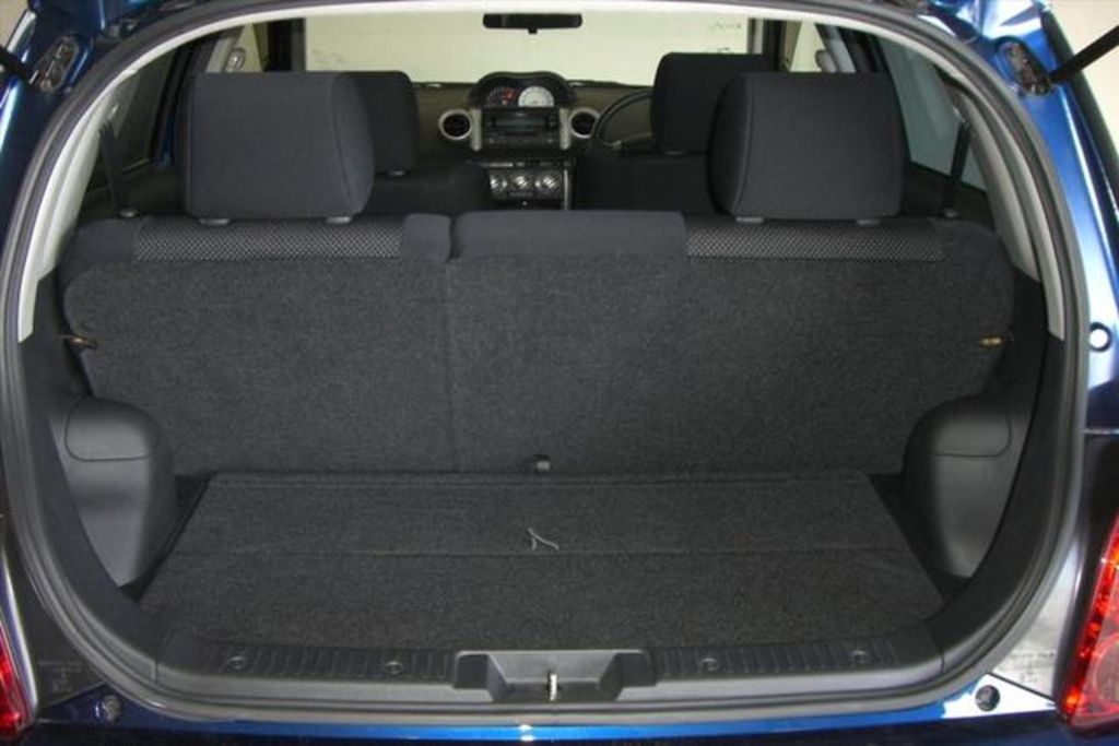 2002 Toyota ist