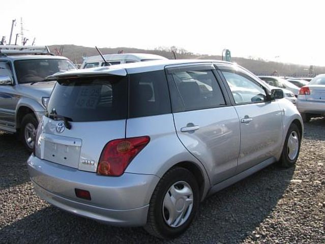 2002 Toyota ist
