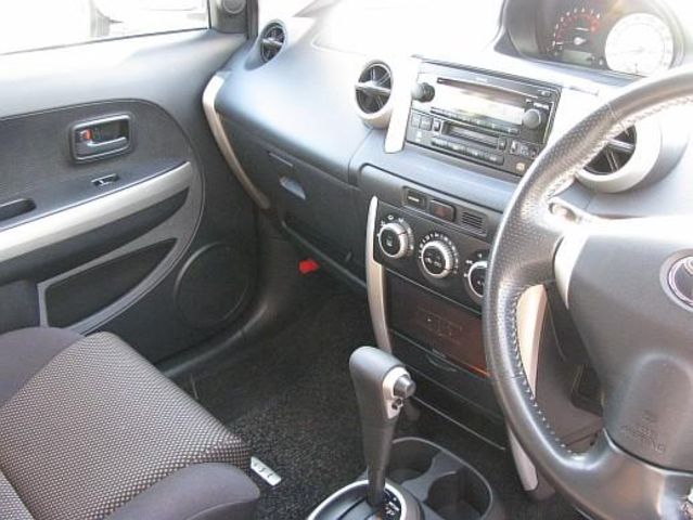 2002 Toyota ist