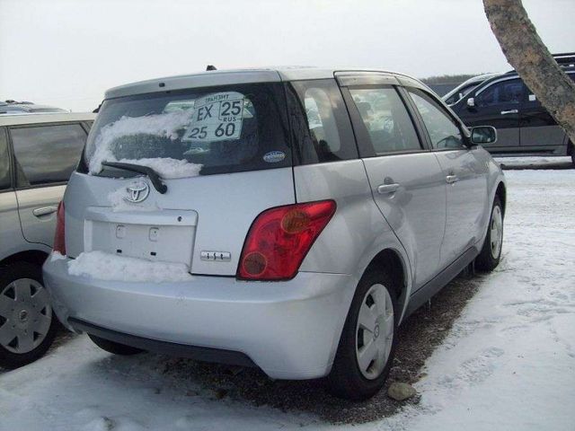 2002 Toyota ist