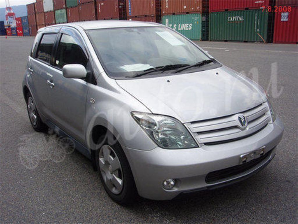 2002 Toyota ist