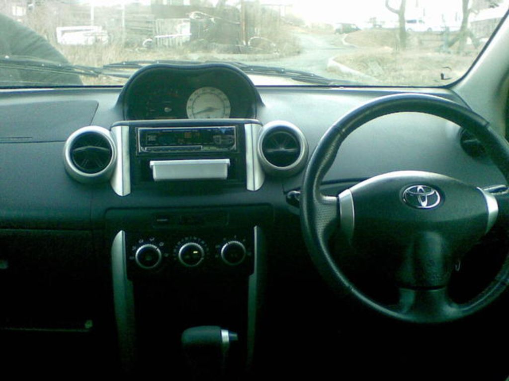 2002 Toyota ist