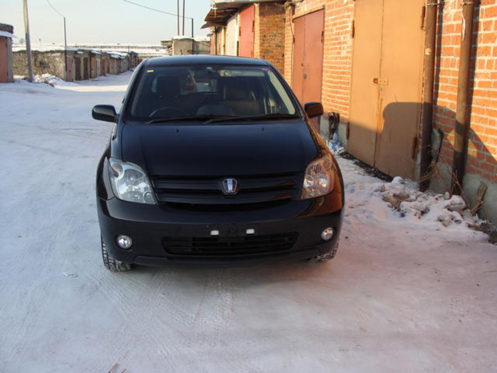 2002 Toyota ist