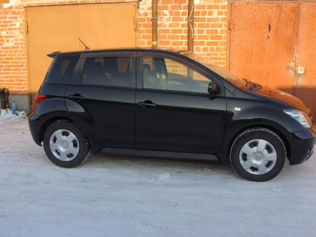 2002 Toyota ist