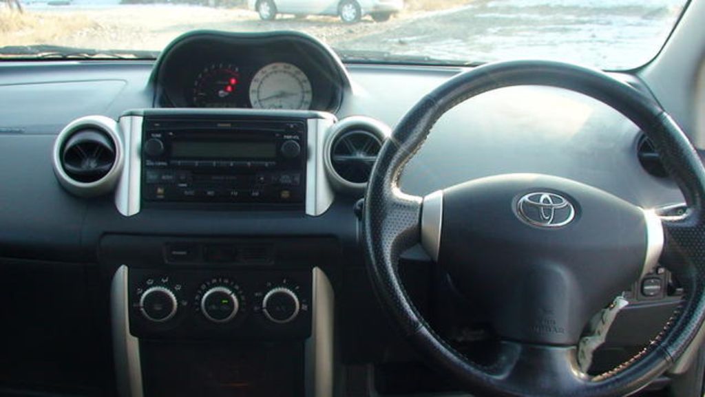 2002 Toyota ist