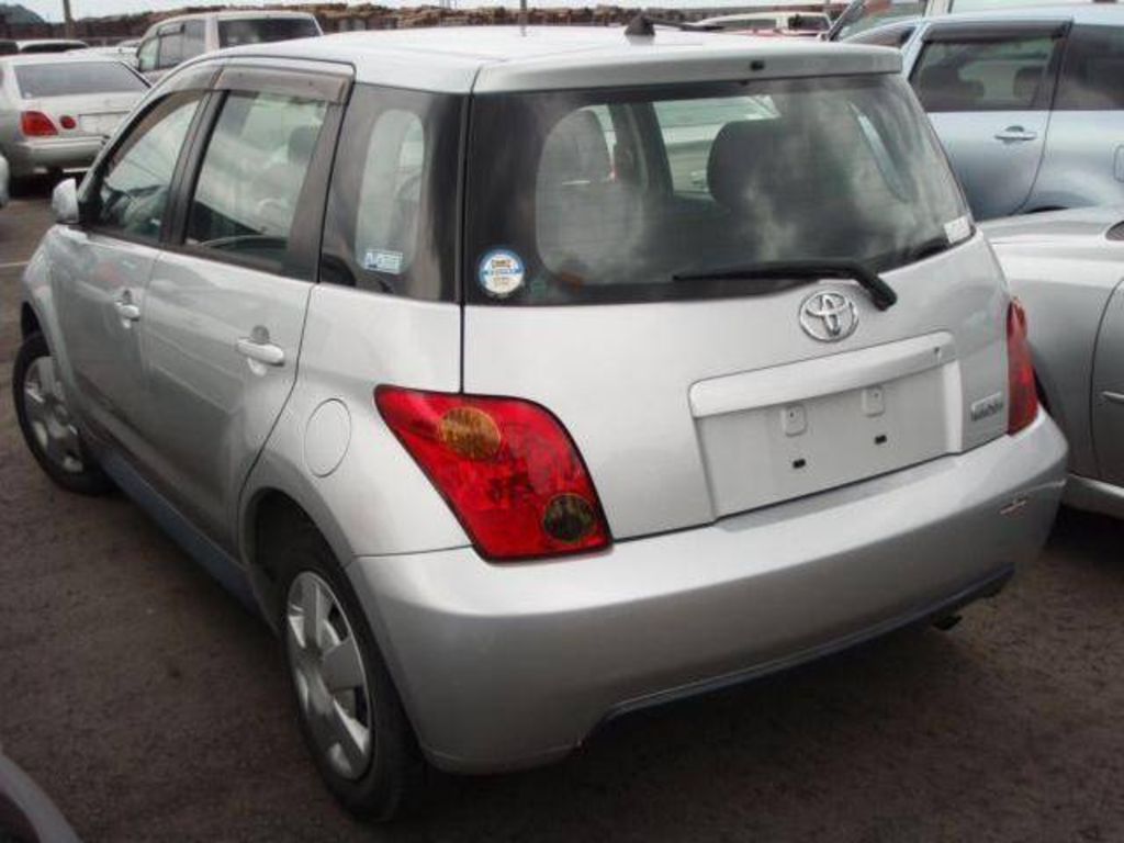 2002 Toyota ist