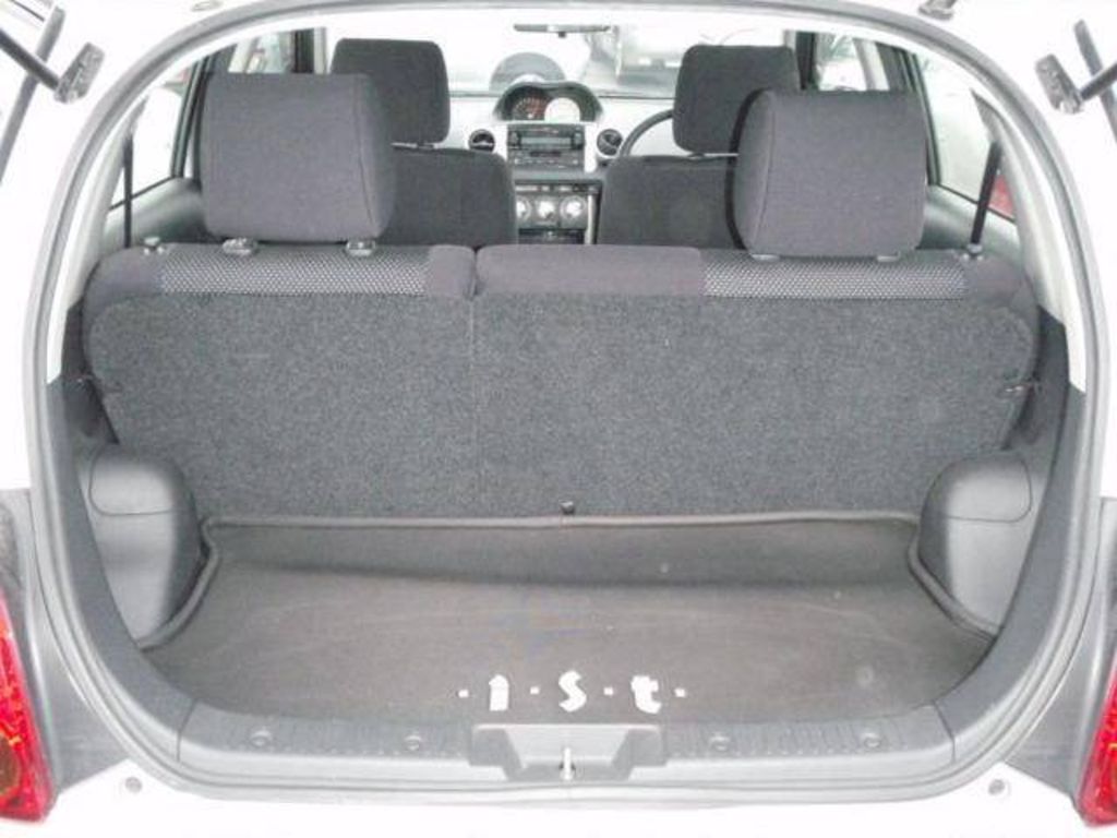 2002 Toyota ist