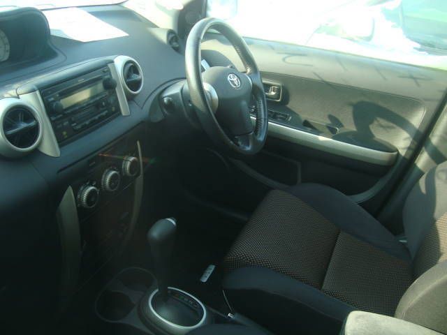 2002 Toyota ist