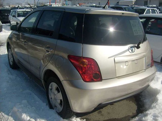 2002 Toyota ist