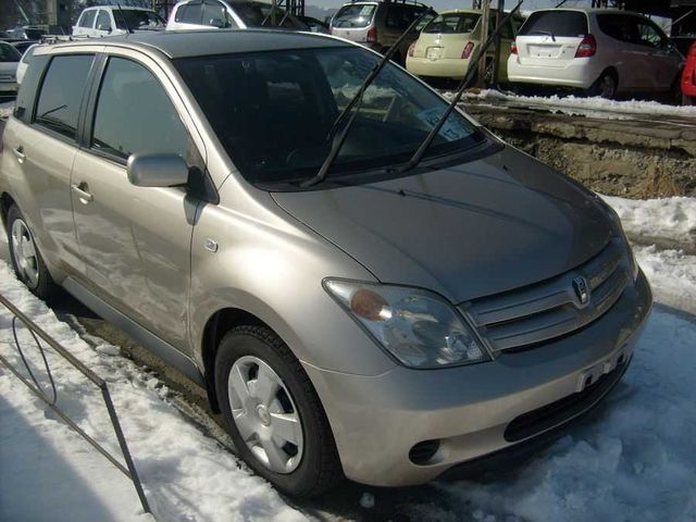 2002 Toyota ist