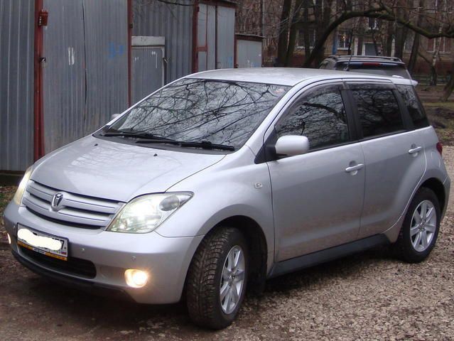 2002 Toyota ist