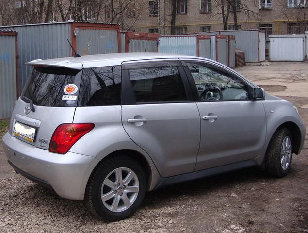 2002 Toyota ist
